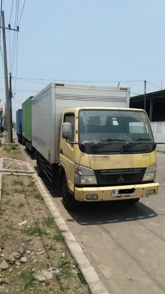 Mitsubishi Canteer 110PS (2008) 6 Roda