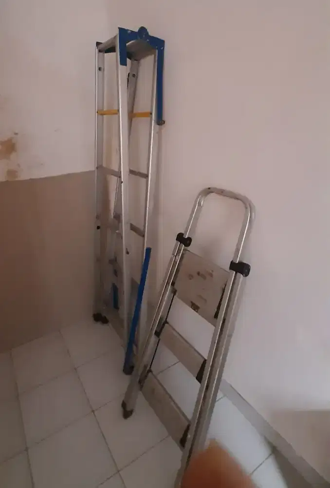 Tangga aluminium tinggi 2 m