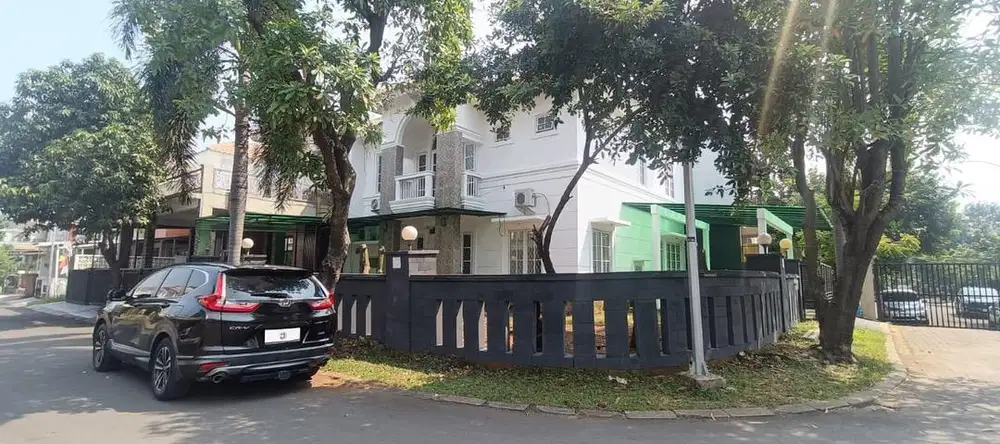 Di sewakan rumah dengan tanah luas dan posisi hook di citragrand