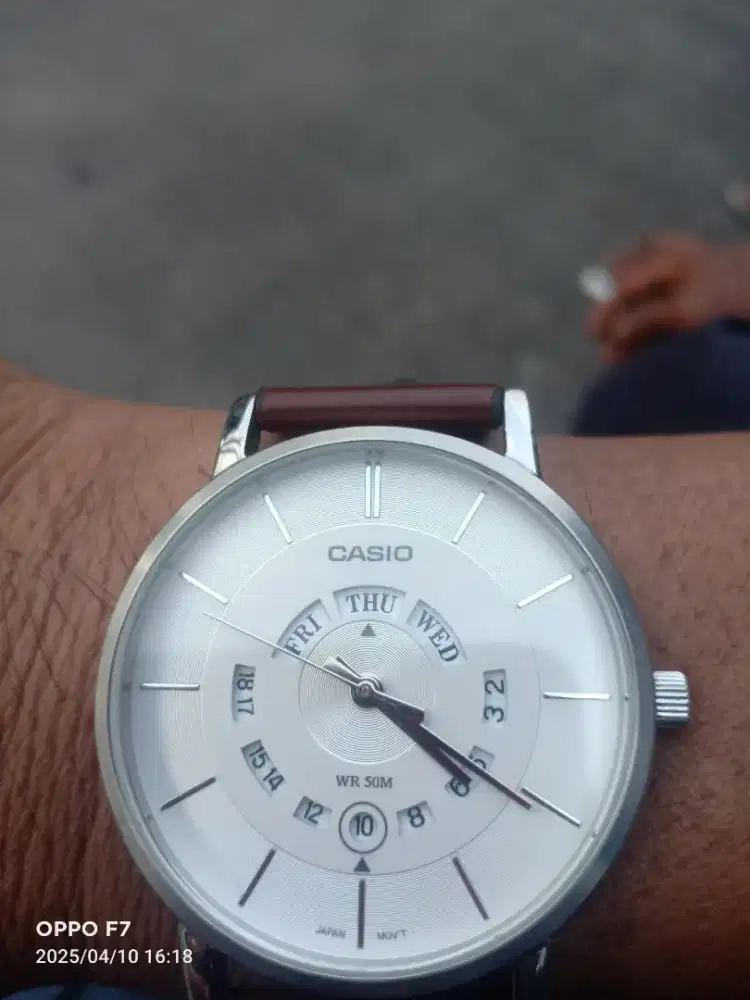 jual jam tangan CASIO original kondisi msh baru.