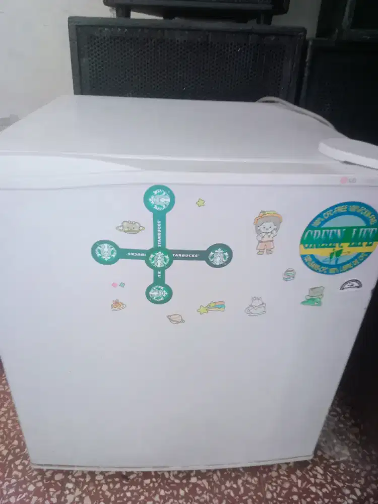 Di jual kulkas mini portable merk LG kondisi Normal dingin BEKU