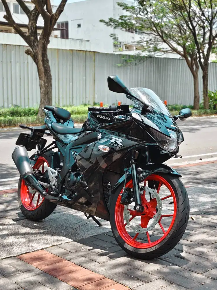 SUZUKI GSX-R150 (2021) HITAM