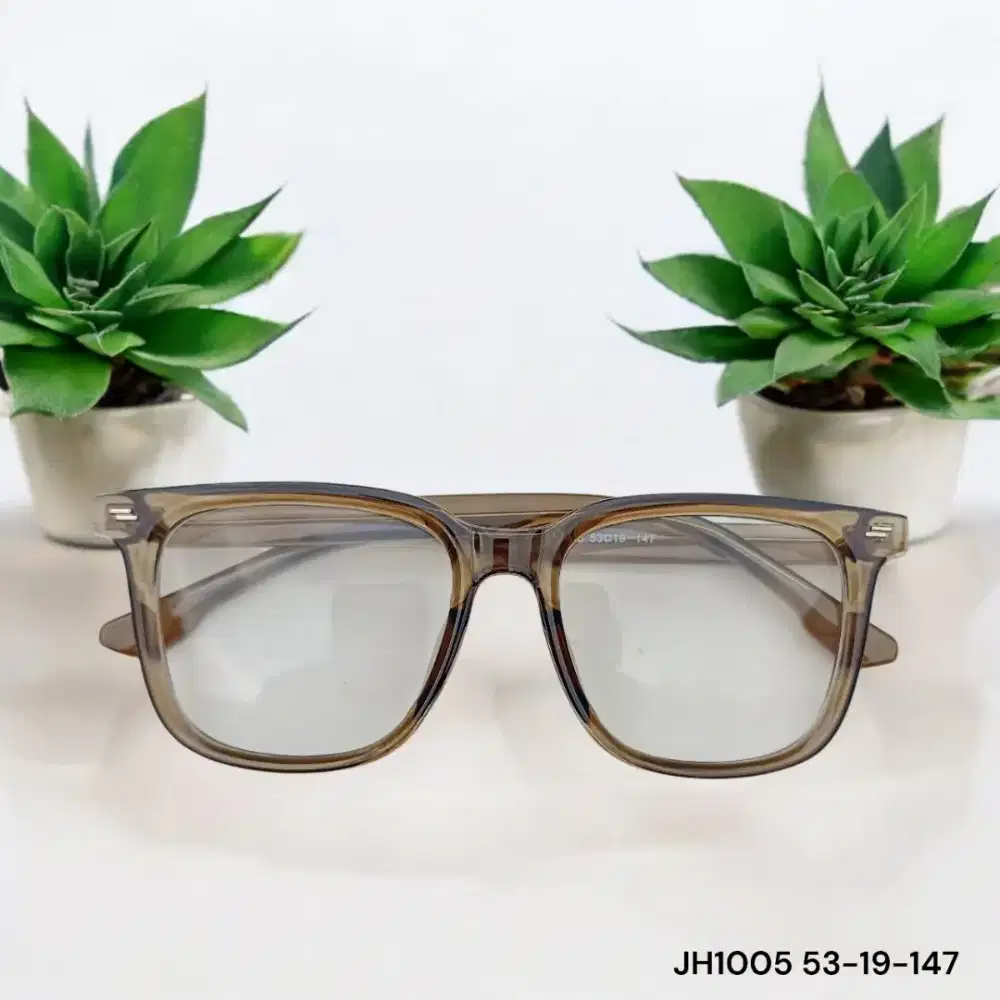 Frame kacamata bentuk besar
