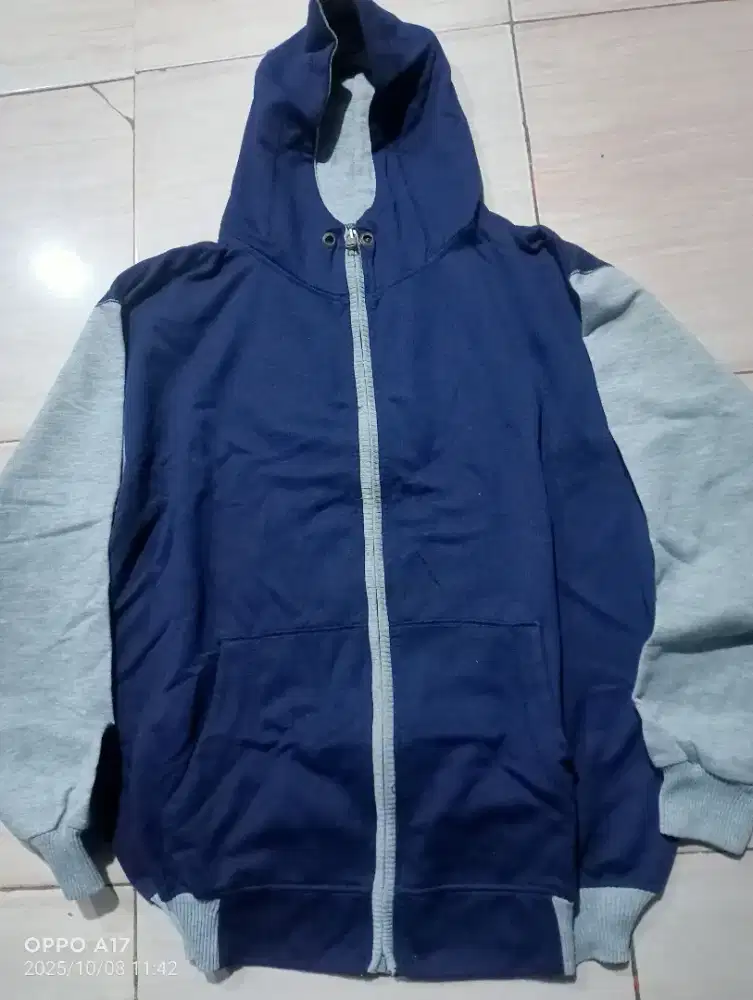 Sweater bagus, layak pakai, size xl