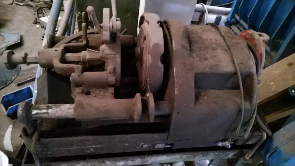 MESIN SENAI PIPA / DRAT PIPA MERK REX 110V MAX 1 INCH