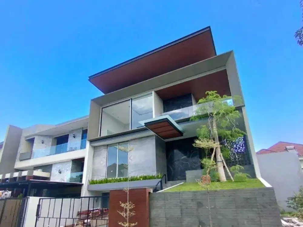 Rumah Bagus 3 Lantai Bukit Golf Mediterania Surabaya Murah RIC.A292