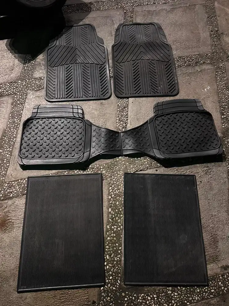 Dijual karpet hitam full bekas murah set 3 baris bagus lengkap bu