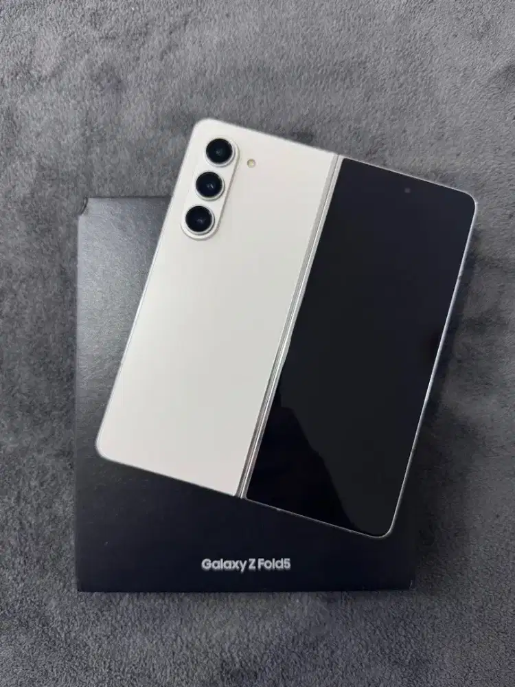 SAMSUNG FOLD 5 1TB EX SEIN FULLSET MULUS