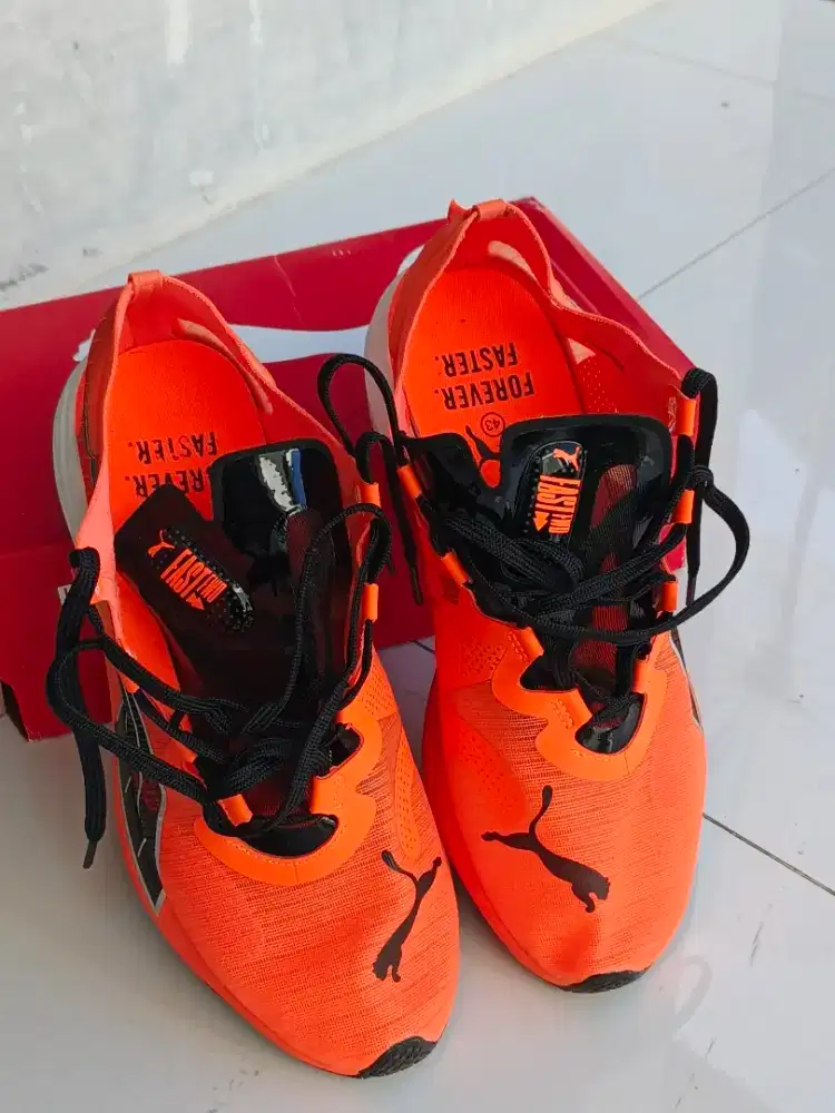 Sepatu Lari Plate Carbon
