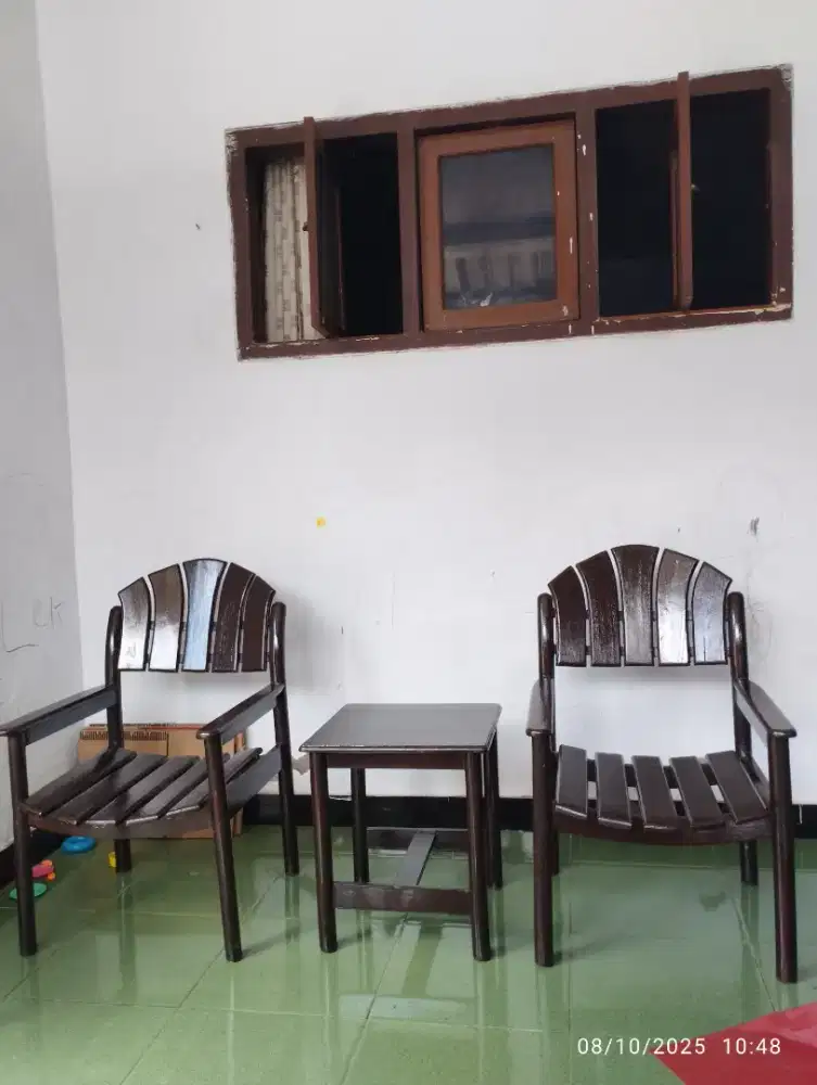 Kursi teras kayu