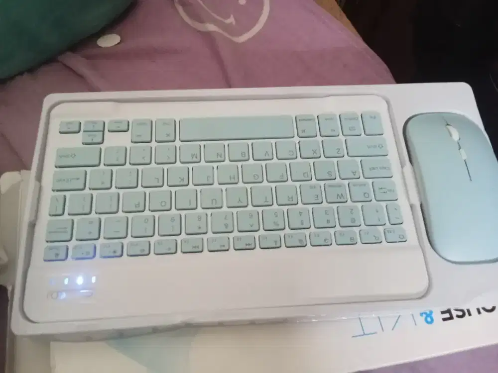 Keyboard bluetooth