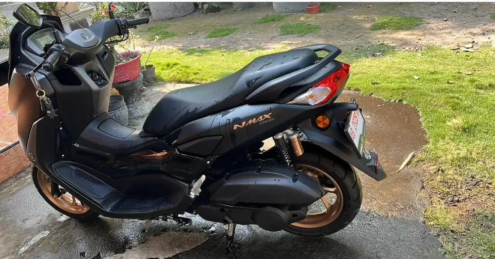 Nmax hitam 2023
