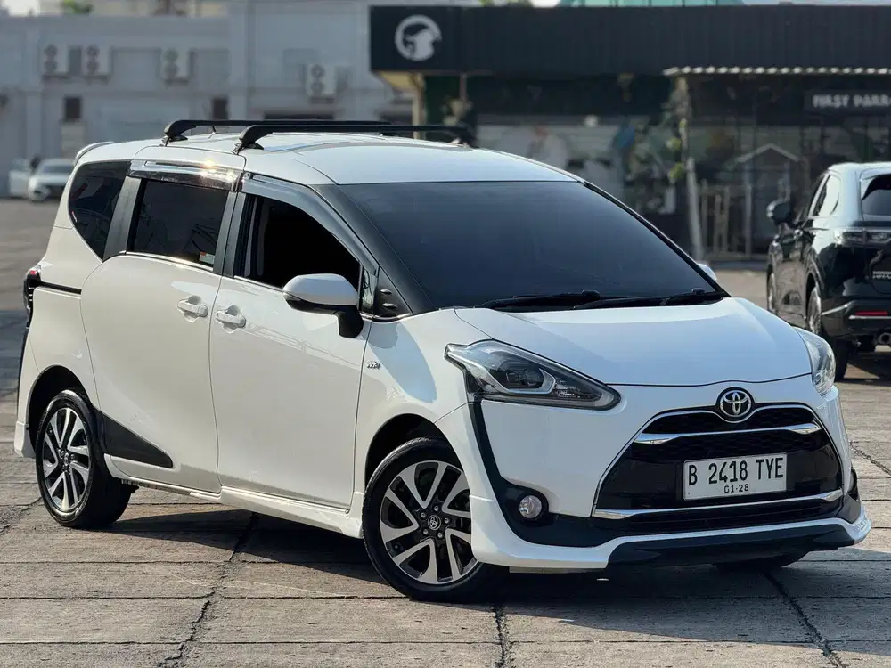 Toyota sienta Q 1.5 AT 2018