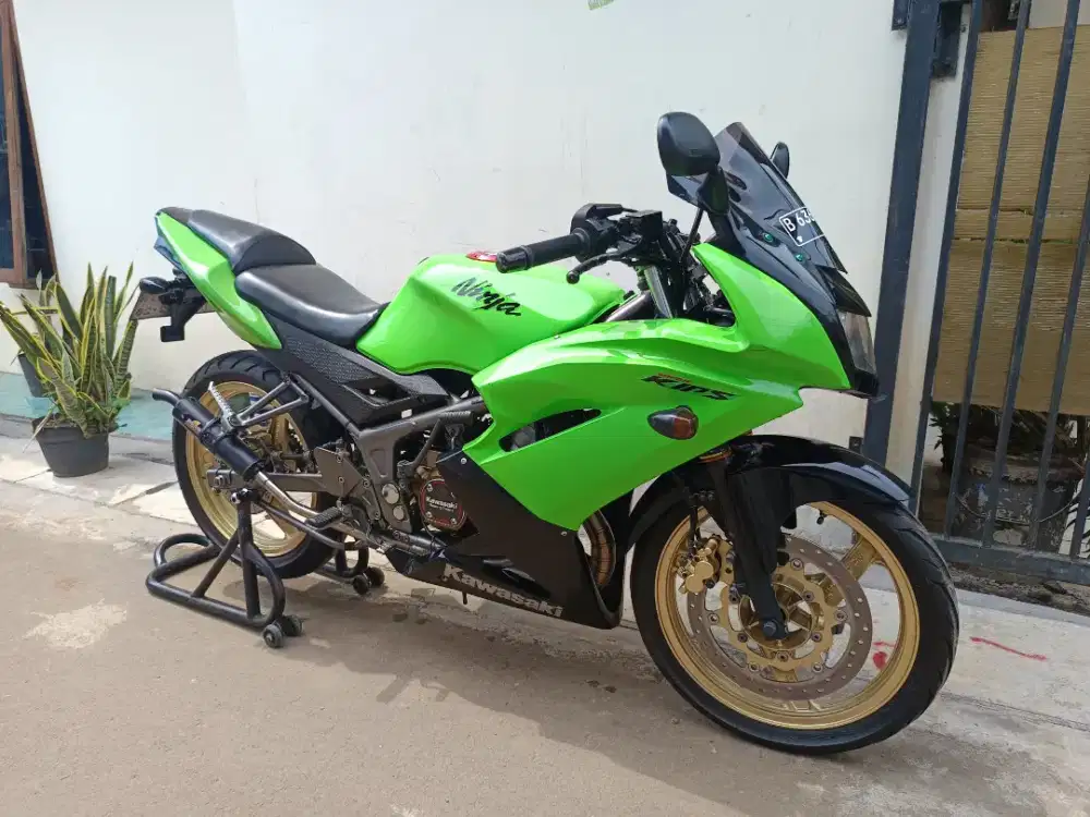 Kawasaki ninja RR new 2013 lengkap bagus