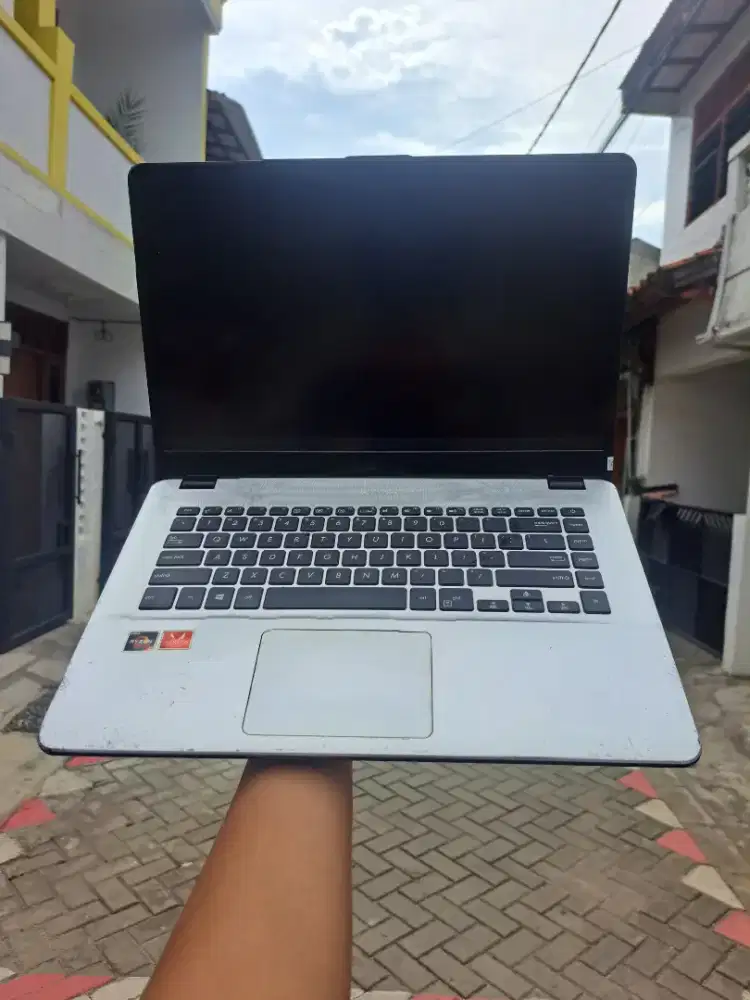 Asus Vivobook X505ZA Amd Ryzen 5 RadeonVegaMobileGFXRam8GbDdr4SSD256Gb