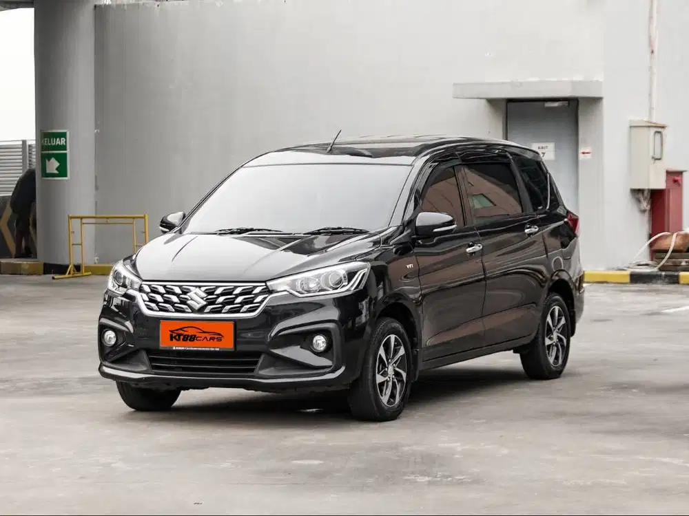 Ertiga GX Hybrid 1.5 AT hitam 2024