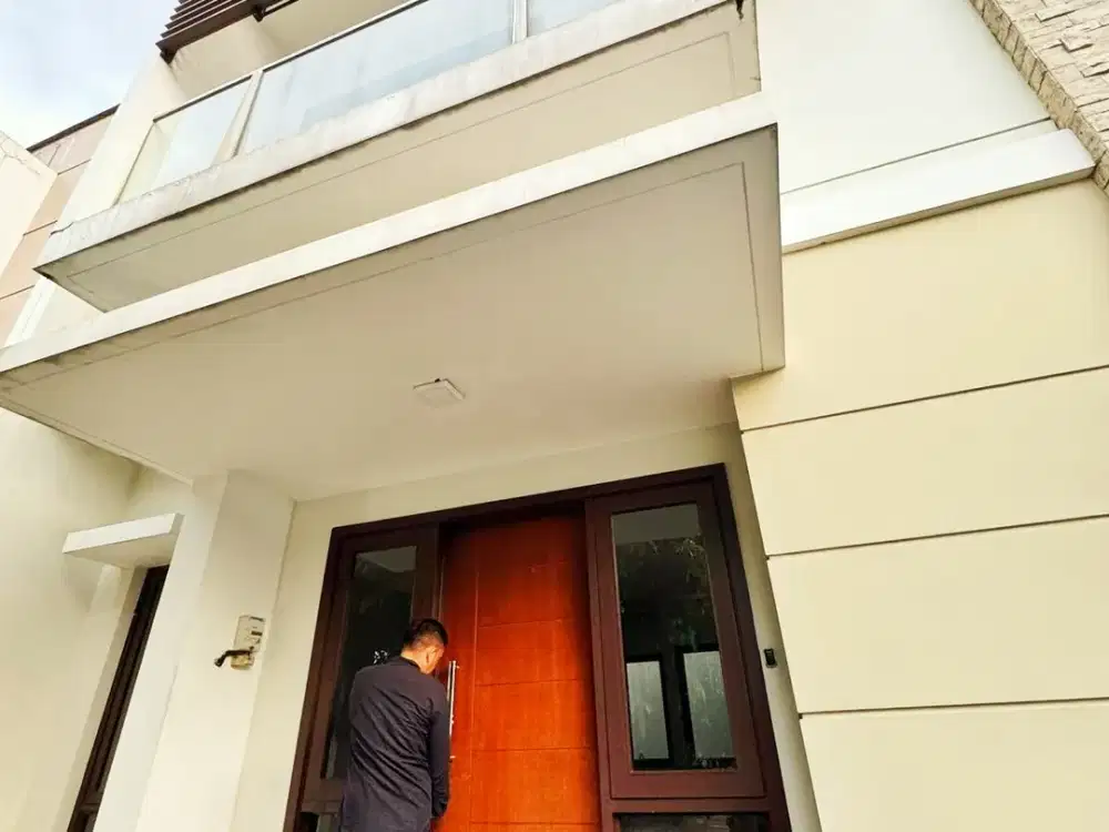 Di jual Rumah 2 lantai Cluster Burgundy Orchid, Sumarecon Bekasi