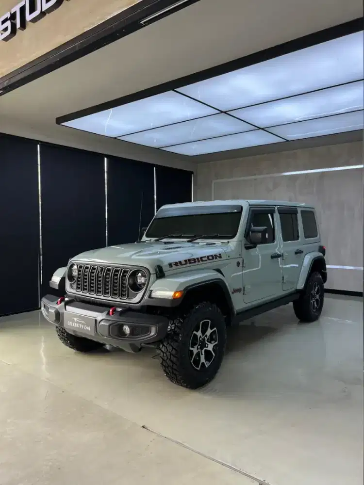 KM 34.000 an Jeep Wrangler Rubicon JL Earl Grey 2.0L 4x4 AT 2023