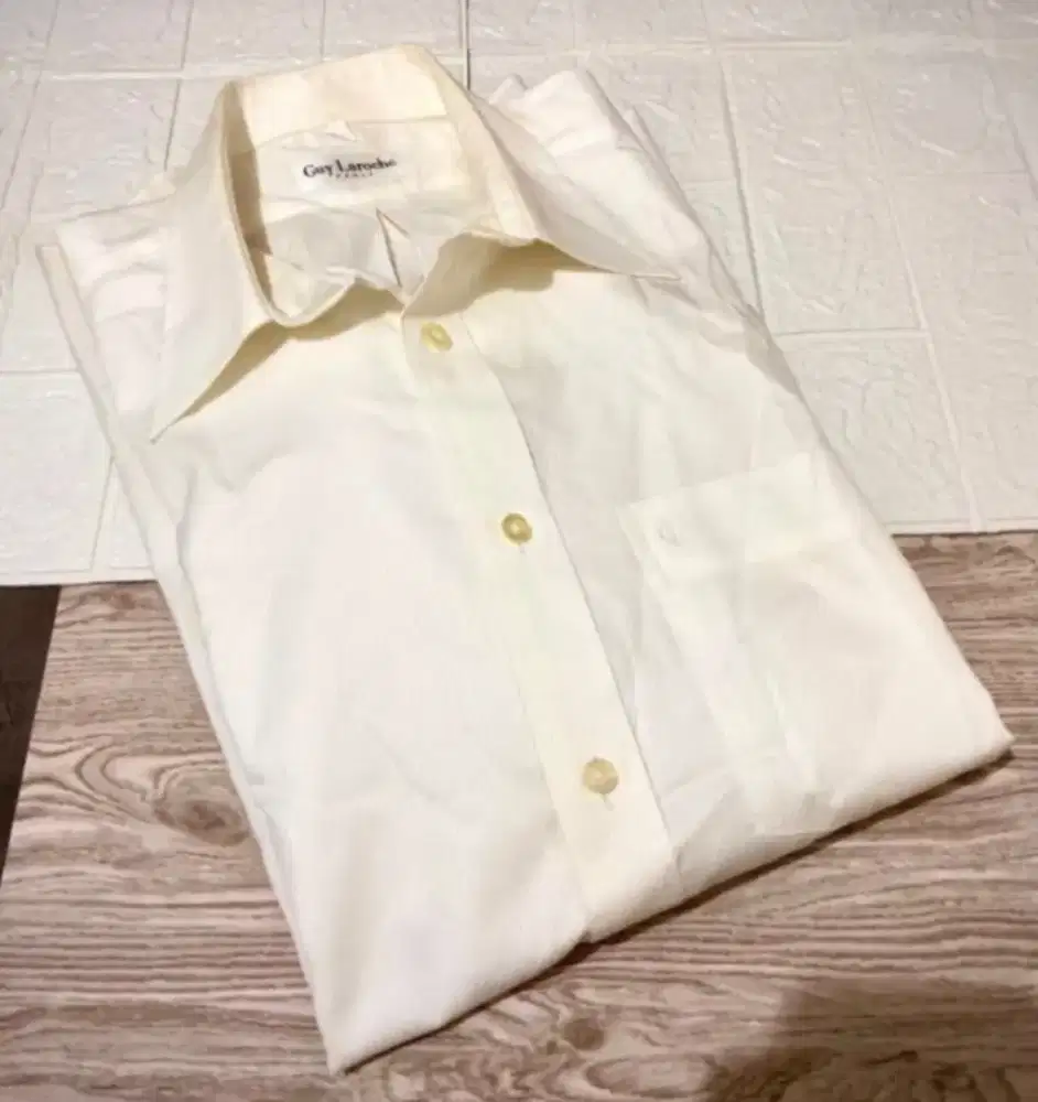Guy Laroche Kemeja Putih Pria Tangan Panjang