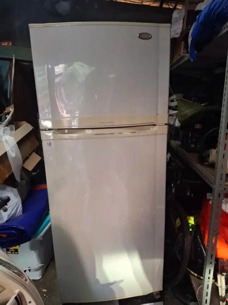 Kulkas jumbo sharp