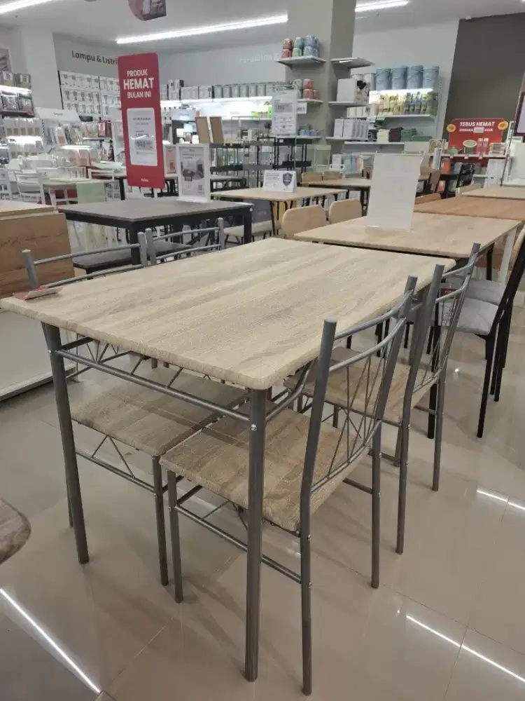 Meja makan minimaliz