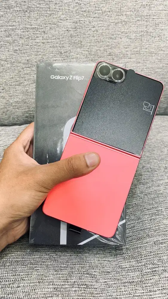Samsung Z Flip 7 5G 12/512 likenew Fulset ori 1 bulan pakai resmi sein