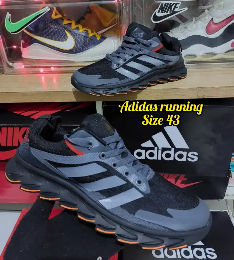 Sepatu Running Adidas