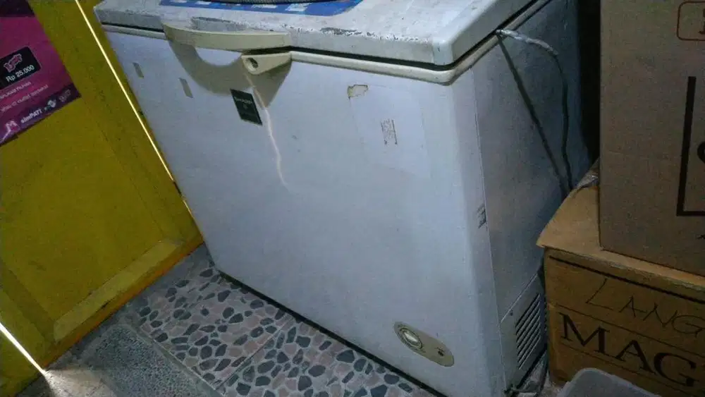 Freezer sharp second funsi, nego