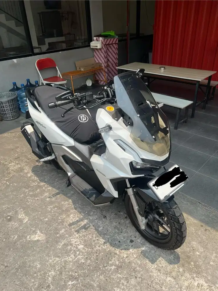 ADV 160 CBS 2025 WHITE GLOSSY/PUTIH GLOSSY