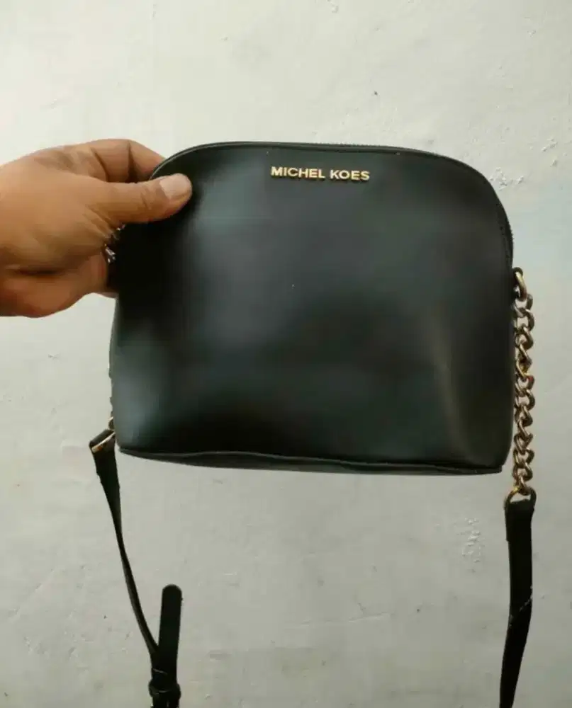tas Sling wanita warna hitam