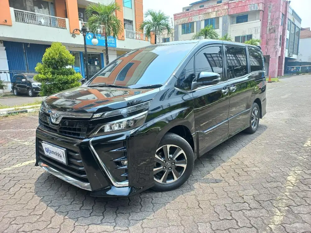 Pajak Panjang - Toyota Voxy 2.0 Bensin-AT 2018