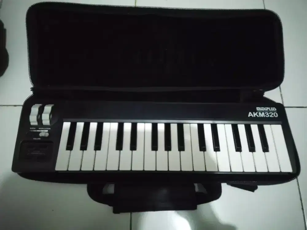 MIDI Keyboard Controller Midiplus AKM320 + Sustain Pedal Cherub + Tas