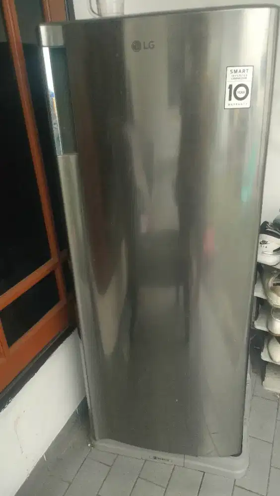 Dijual freezer bekas baru 7 bulan pemakaian