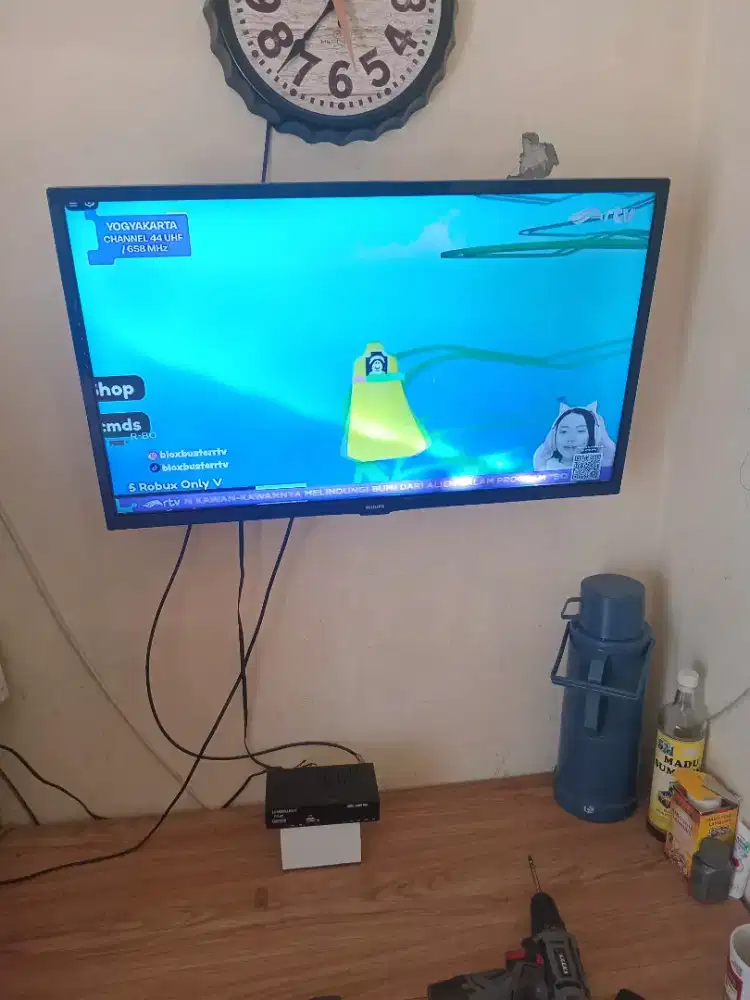 Di jual tv 32inc philips dan setopbox