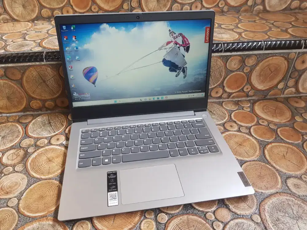 Lenovo n4020 FullHDram 4gb ssd 256gb batre 3-4jam terawat siap pakai