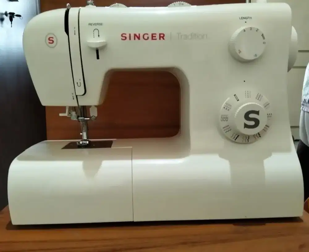 Mesin jahit Singer 2282 tradisional