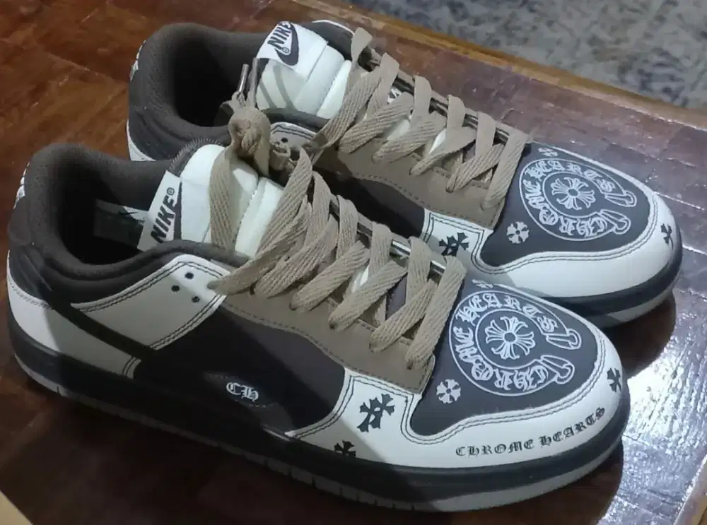 Sepatu Nike sb dunk X chrome heart