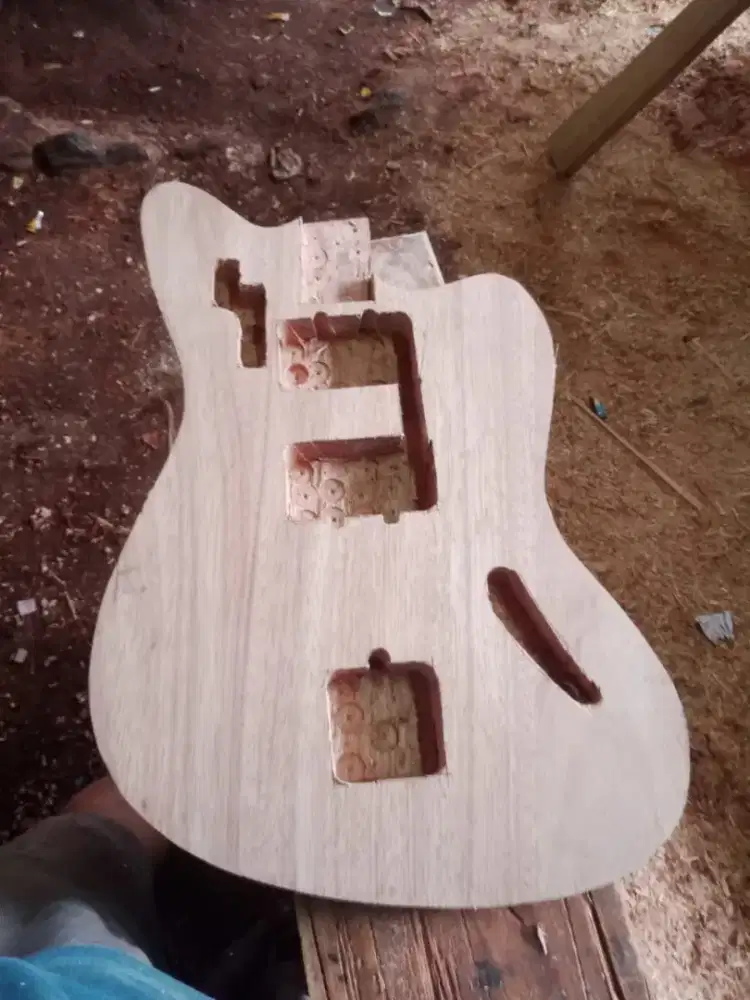 Body gitar solid fender