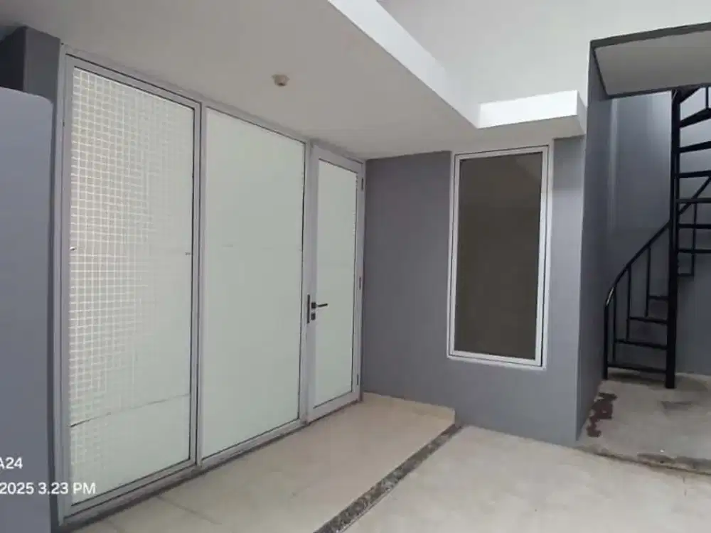 DISEWA RUMAH TAHUNAN 2 LANTAI BARU RENOV GREEN VALLEY SENTUL CITY SSR845