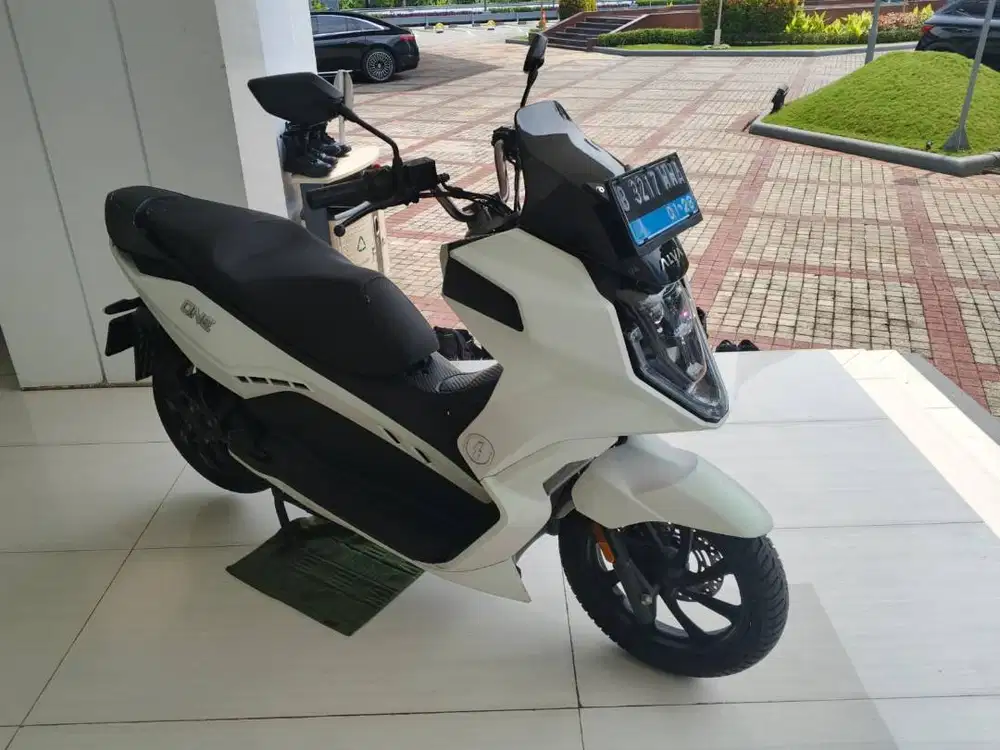 ALVA ONE 2023 – Smart Electric Scooter Futuristik
