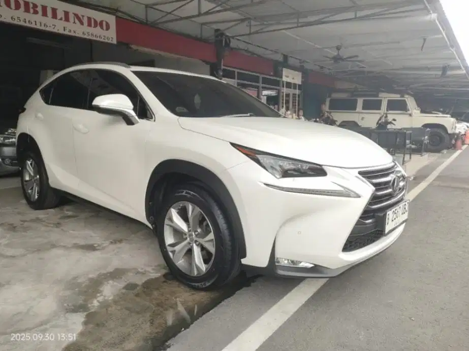 Lexus NX 200t Warna Putih Tahun 2015