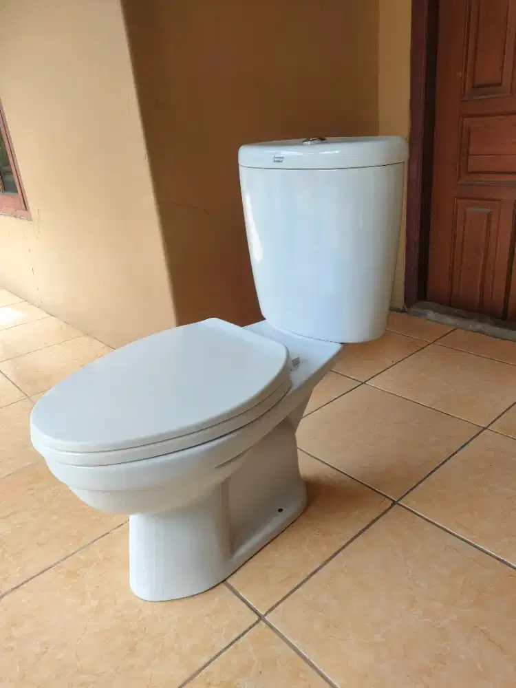 Closet Duduk American Standart Putih Mulus Terawat Seperti Baru.