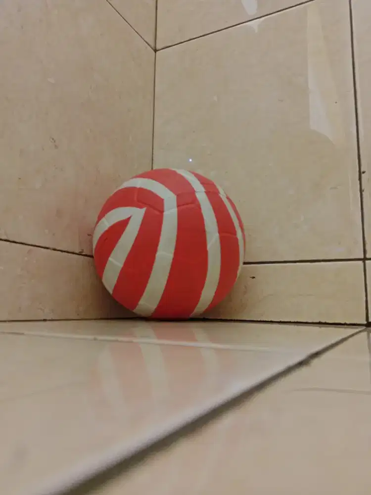 Bola plastik bekas