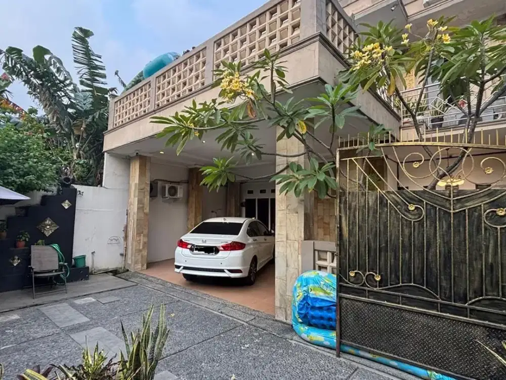 Rumah Hook dijual Murah, Ciracas Jakarta Timur 9 menit LRT Harjamukti
