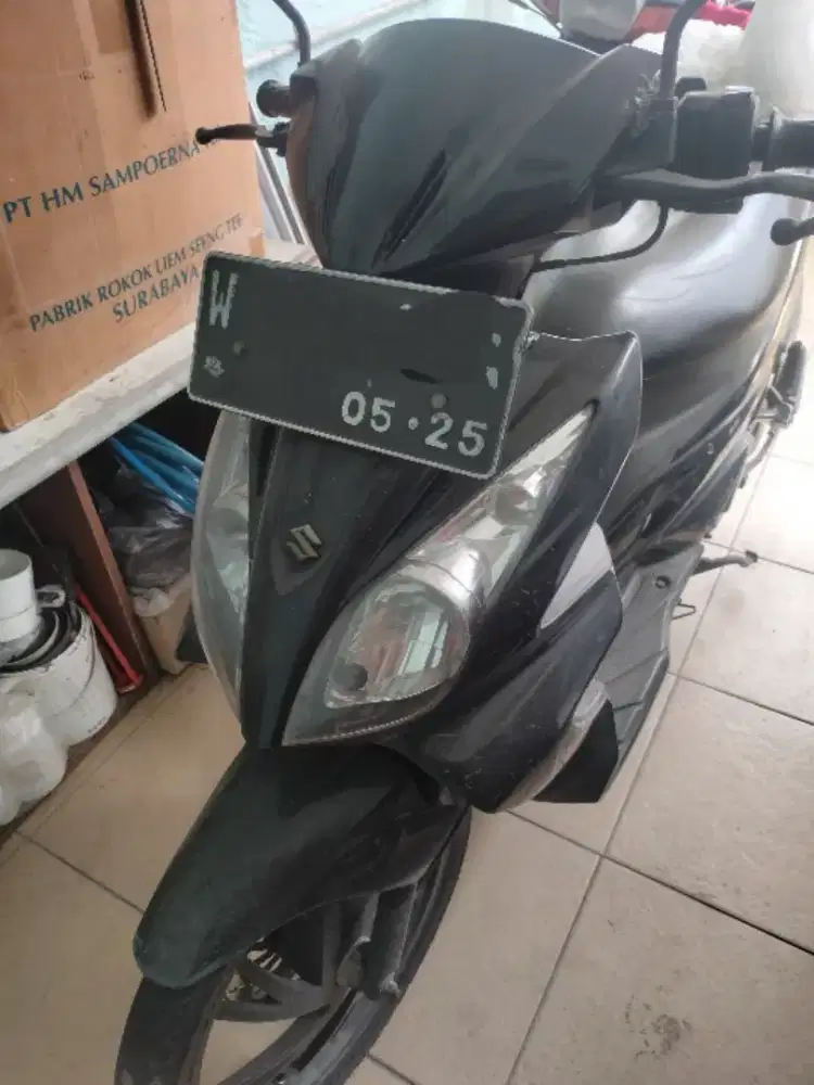 Sepda motor Suzuki Skywave Hitam