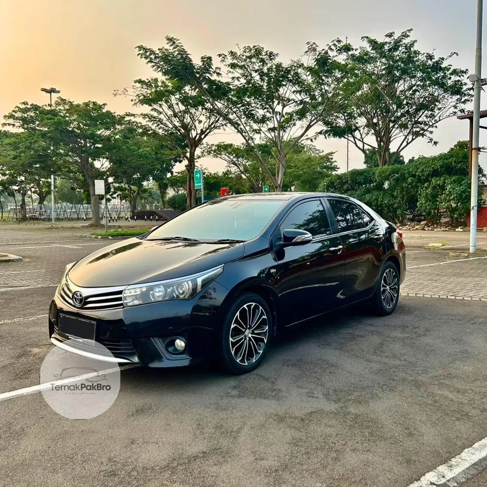 Toyota Corolla Altis V AT 2013