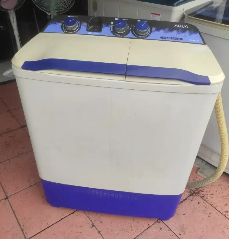 Mesin cuci 2 tabung Aqua kapasitas 8 kg keadaan normal semua no minus