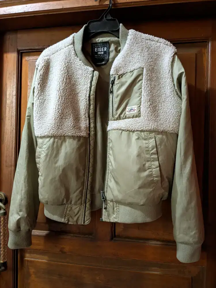 jaket eiger size S to M