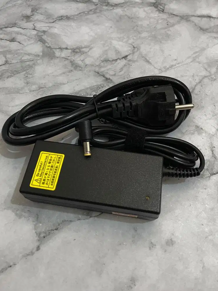 Charger Adaptor Acer 19V 3.42A Yellow Pin Laptop