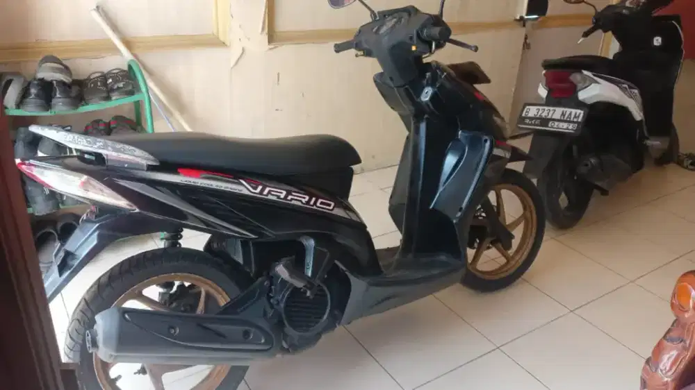 Dijual Motor Honda Vario 110. Mesin halus masih enak. kelistrikan oke